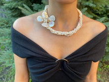Load image into Gallery viewer, Pearl and Shell Gemstone Flower Necklace