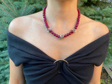 Charger l'image dans la galerie, Carnelian and Silver Flower Necklace