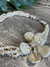 Load image into Gallery viewer, Pearl and Shell Gemstone Flower Necklace
